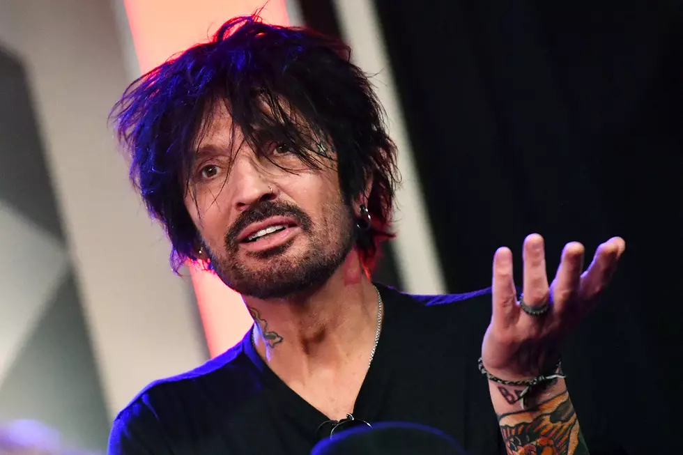 Watch Tommy Lee Admit, &#8216;My Heart Is Broken, Along With the Ribs&#8217;