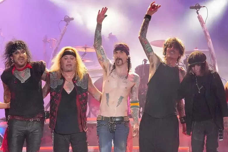 Mötley Crüe Lose Battle in Ongoing War With Mick Mars