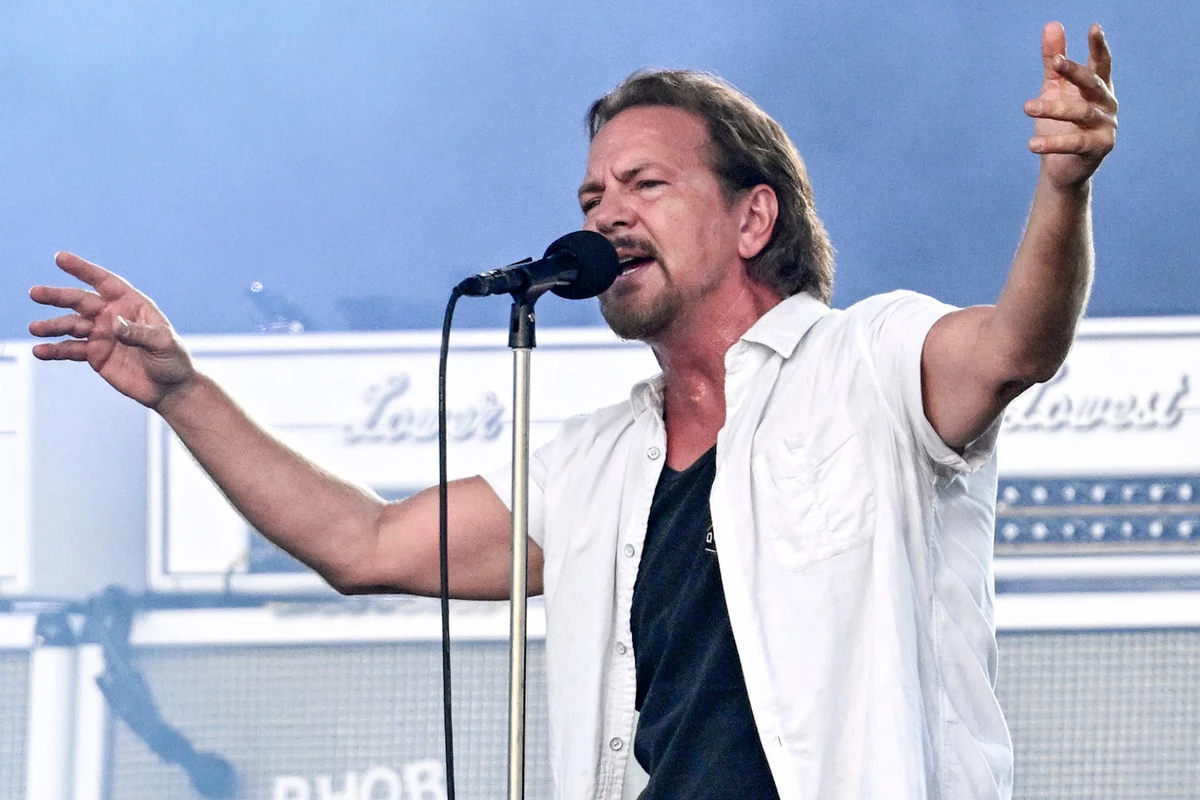 Eddie Vedder Returns to Performing After Damaging Vocal Cords