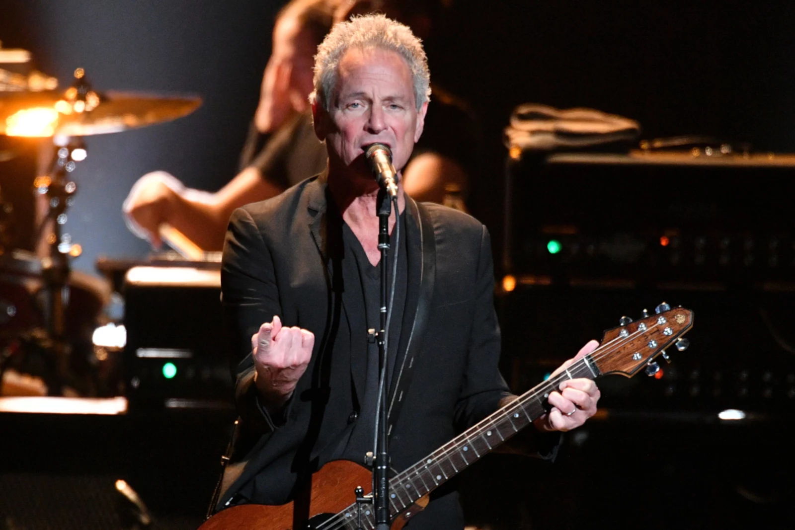 A música Trouble foi lançada em 1981 pela banda Lindsey Buckingham. MU