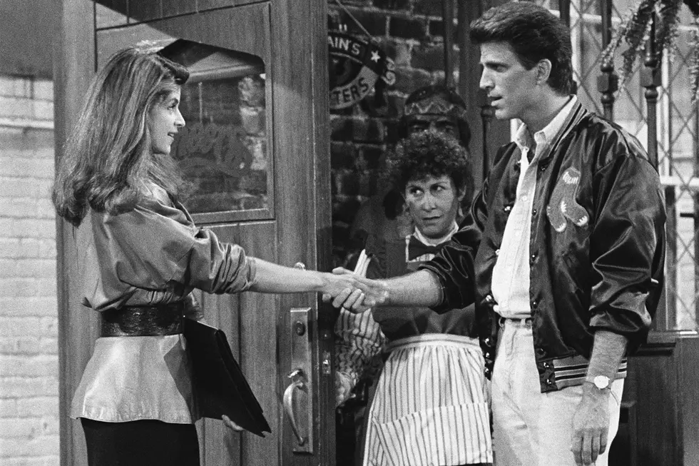 35 Years Ago: Kirstie Alley Enters &#8216;Cheers&#8217; as Sam&#8217;s New Foil