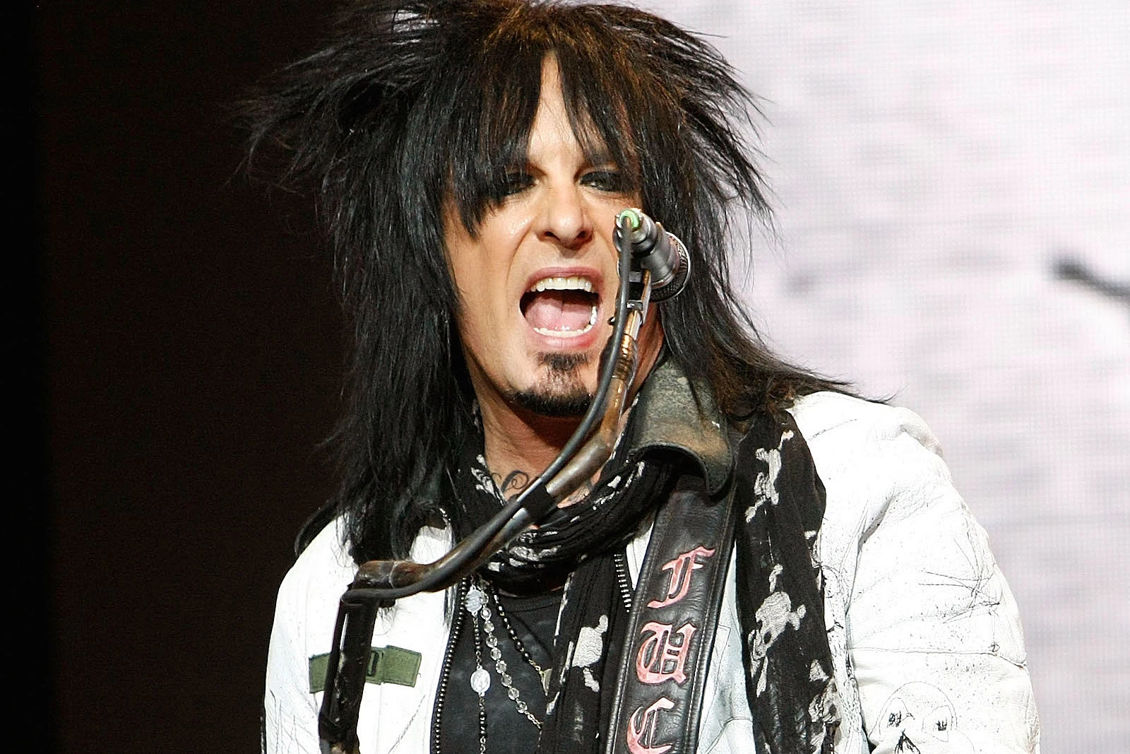 Motley Crue's Nikki Sixx describes being kicked out of Canada in the '80s
