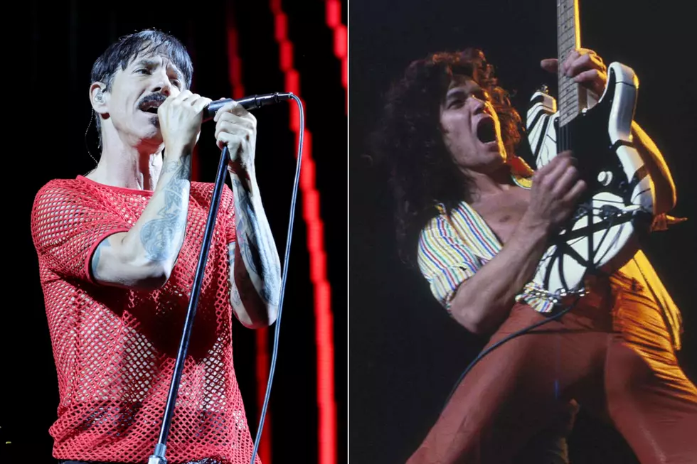 plade Northern Surrey Red Hot Chili Peppers Honor Late Van Halen Guitar Hero on 'Eddie'