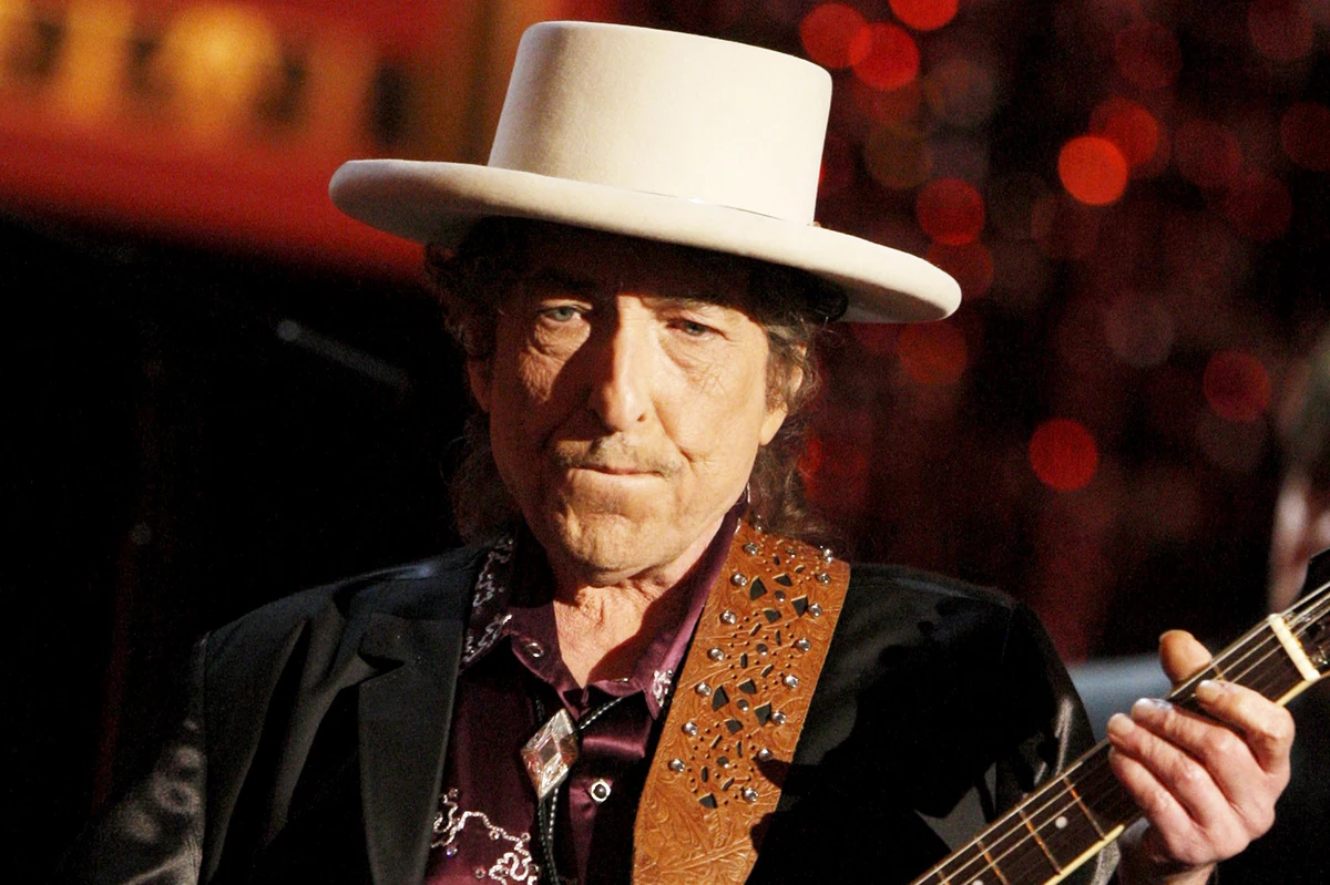 Bob Dylan Apologizes for Faked Book Signatures