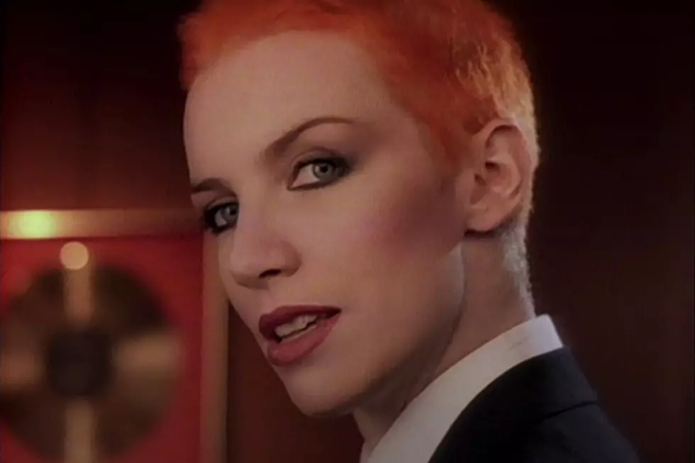 40 Years Ago: Eurythmics&#8217; &#8216;Sweet Dreams&#8217; Becomes a Triumph of Resiliency