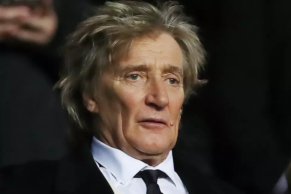 Rod Stewart Offers to Pay People&#8217;s Medical Bills