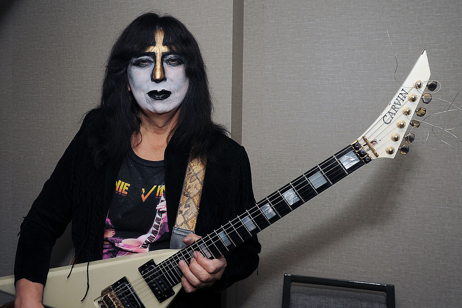 Vinnie Vincent Tells Fans to Expect New Album This Year