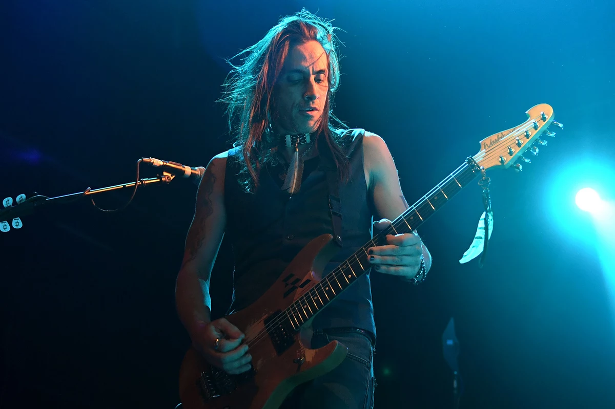 The guitar solo from Play With Me by the amazing Nuno Bettencourt with