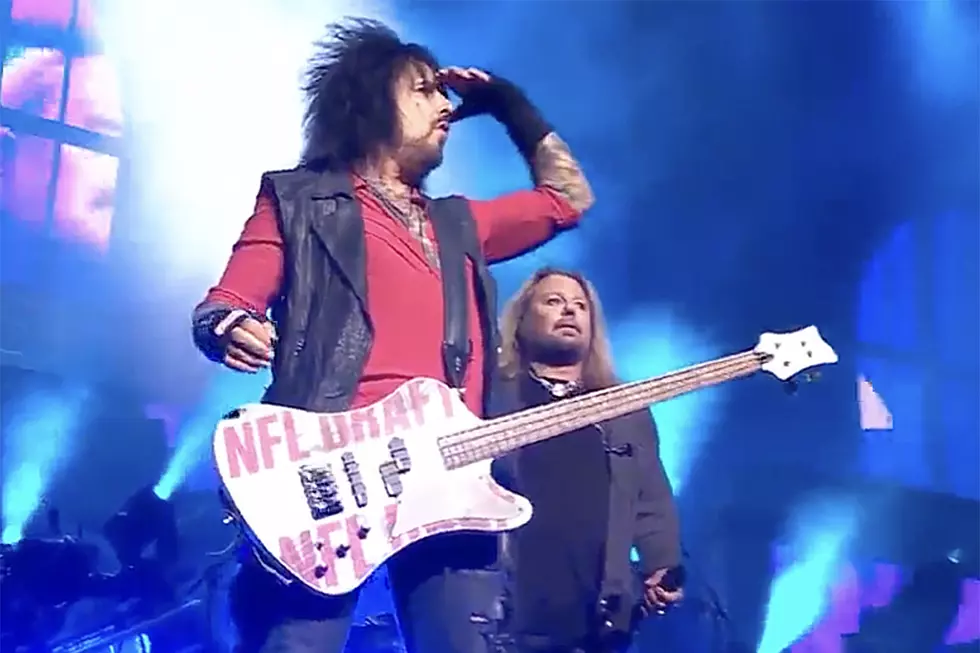 Motley Crue Play NFL Draft Show – Video, Set List