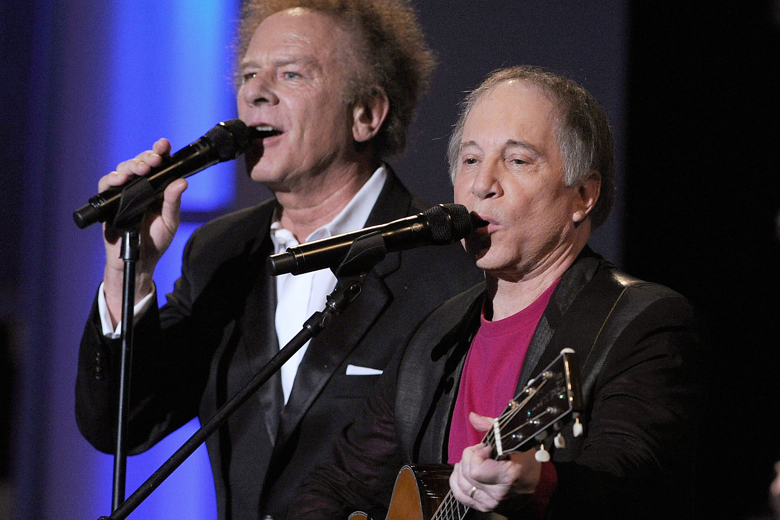 Vocalist Art Garfunkel performs God Bless America during the