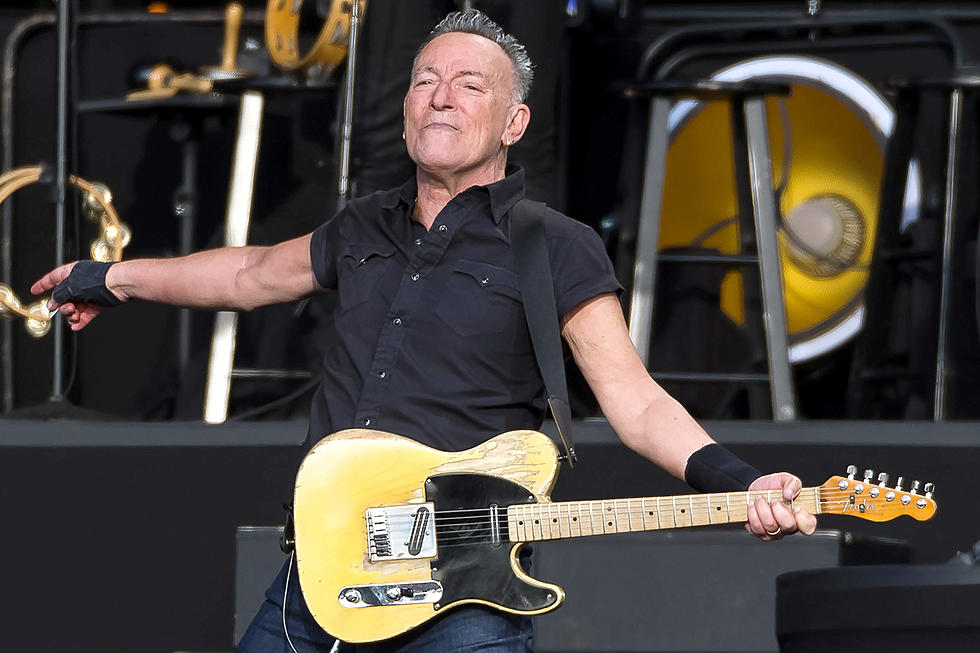 Bruce Springsteen&#8217;s Tour Rider Stars Seafood and Soup — but No Budweiser