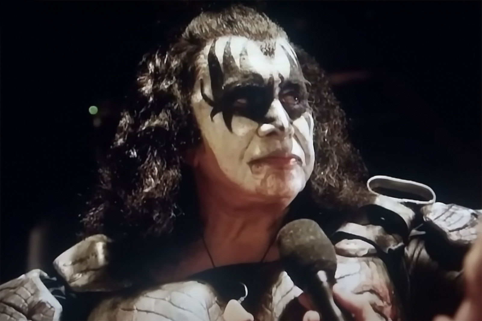 Gene Simmons Credits Family For Making It to End of the Road