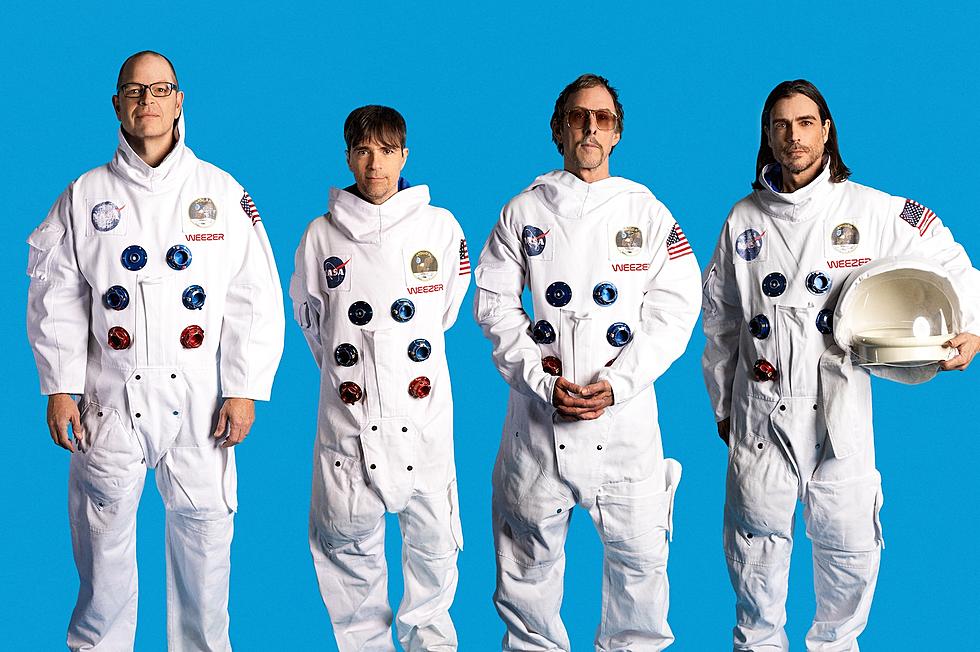 Weezer to Play &#8216;Blue Album&#8217; in Full on 2024 30th Anniversary Tour