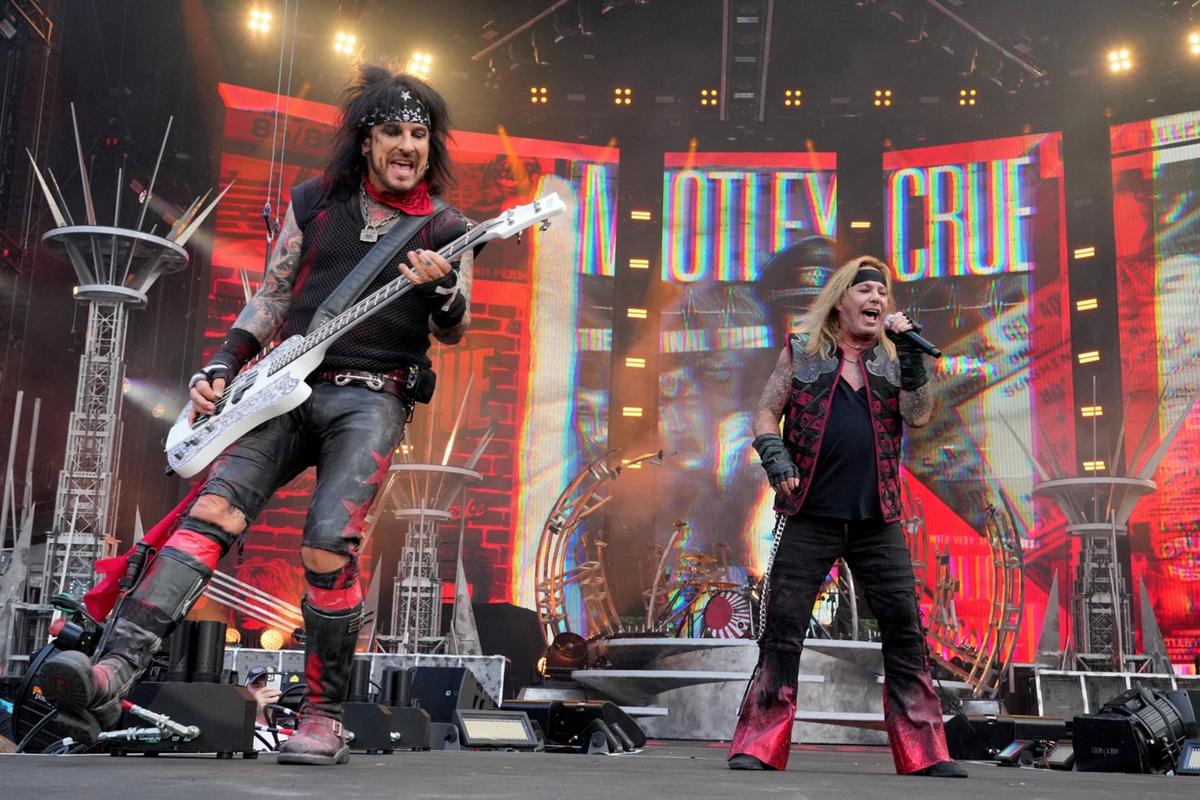 How Motley Crue Made ‘Dogs of War’