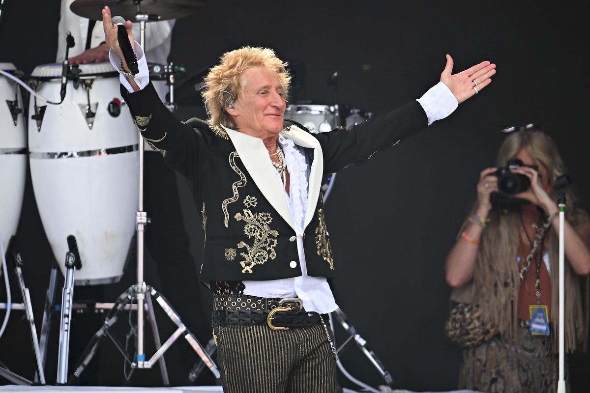 'F--- Rod Stewart': Glastonbury Set Accompanied by Controversy