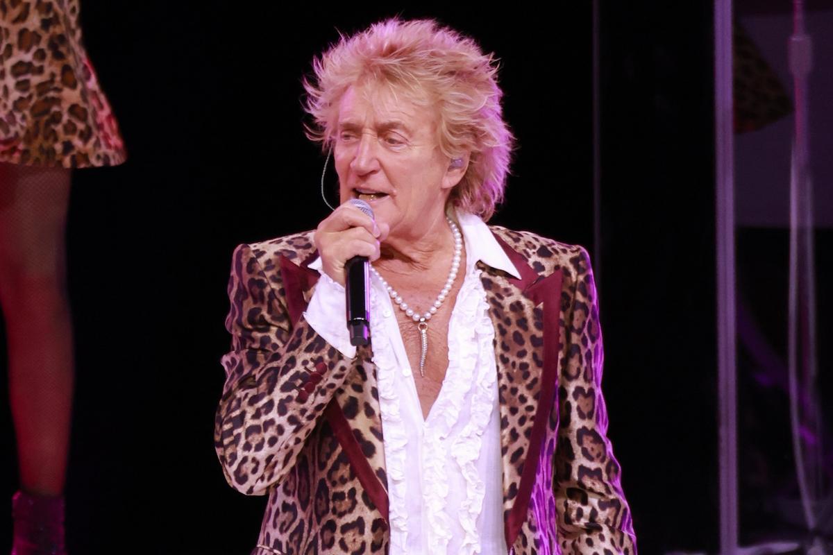 Rod Stewart Extends One Last Time Tour Into 2026