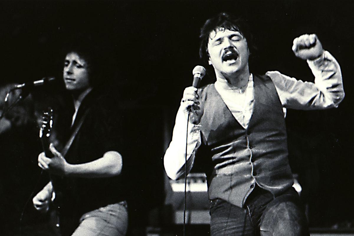 Steve Lukather Slams Rumors of a Feud With Former Toto Singer Bobby Kimball Steve Lukather Slams Rumors of a Feud With Former Toto Singer Bobby Kimball