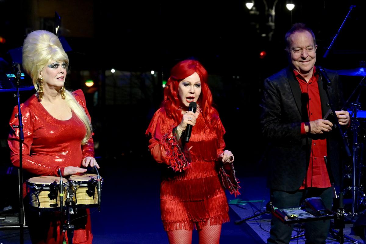 What To Expect From the B-52s’ 2026 Concert Tour