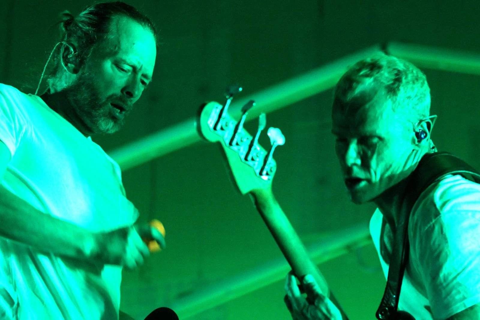 Red Hot Chili Peppers To Cover Neil Young, Beach Boys on New EP