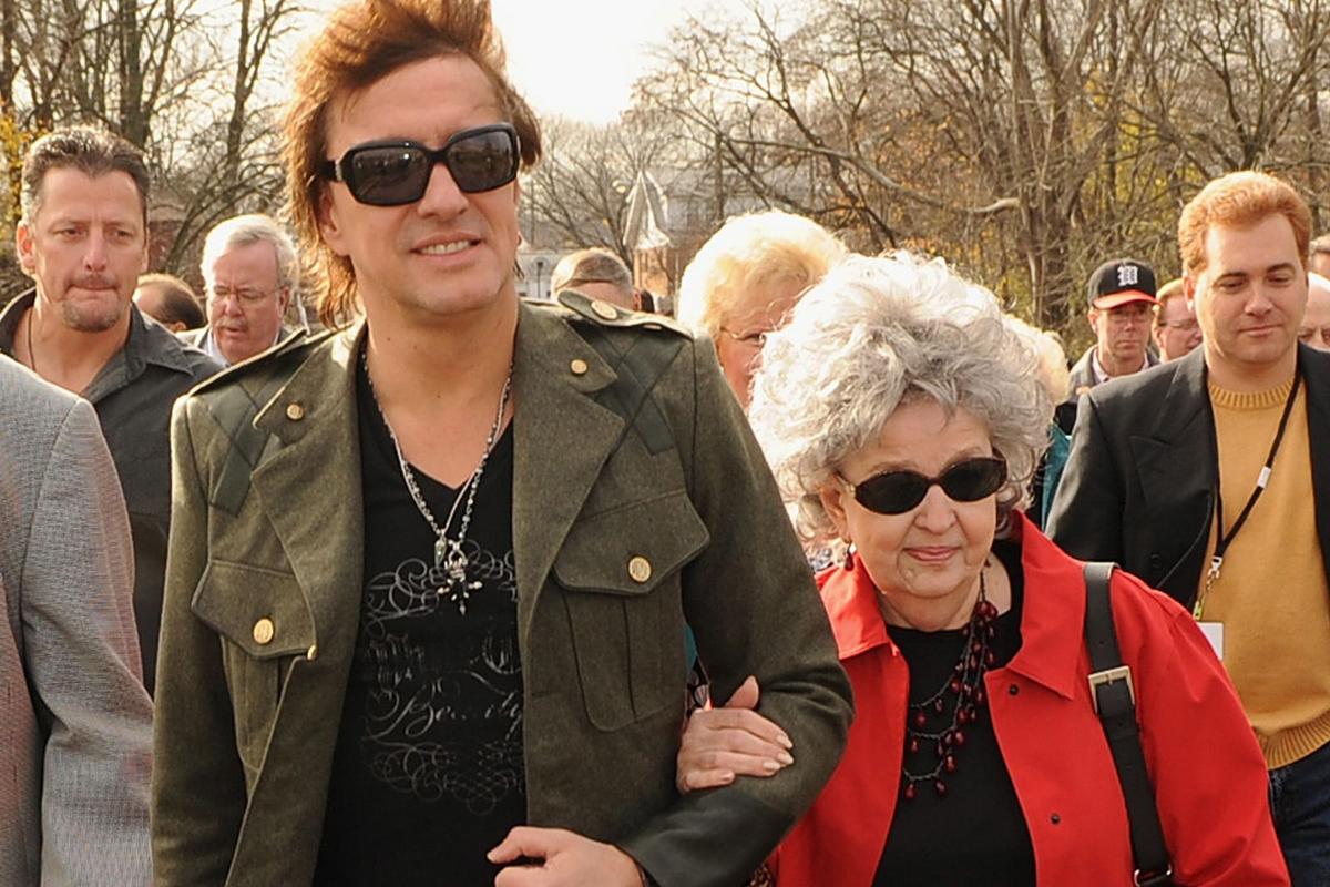 Richie Sambora Thanks Fans for Support Following Mother's Death