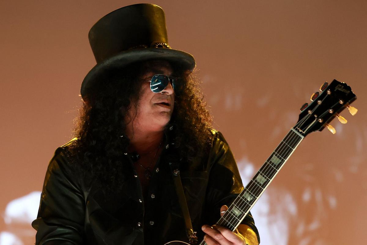 Guns N' Roses Performs 'Think About You' For First Time Since '06