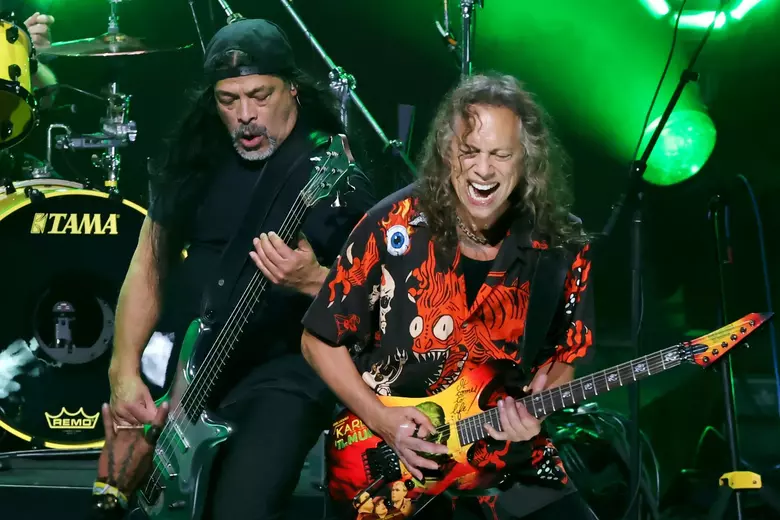Metallica Covers Forbidden '60s Pop Classic at Welsh Stadium