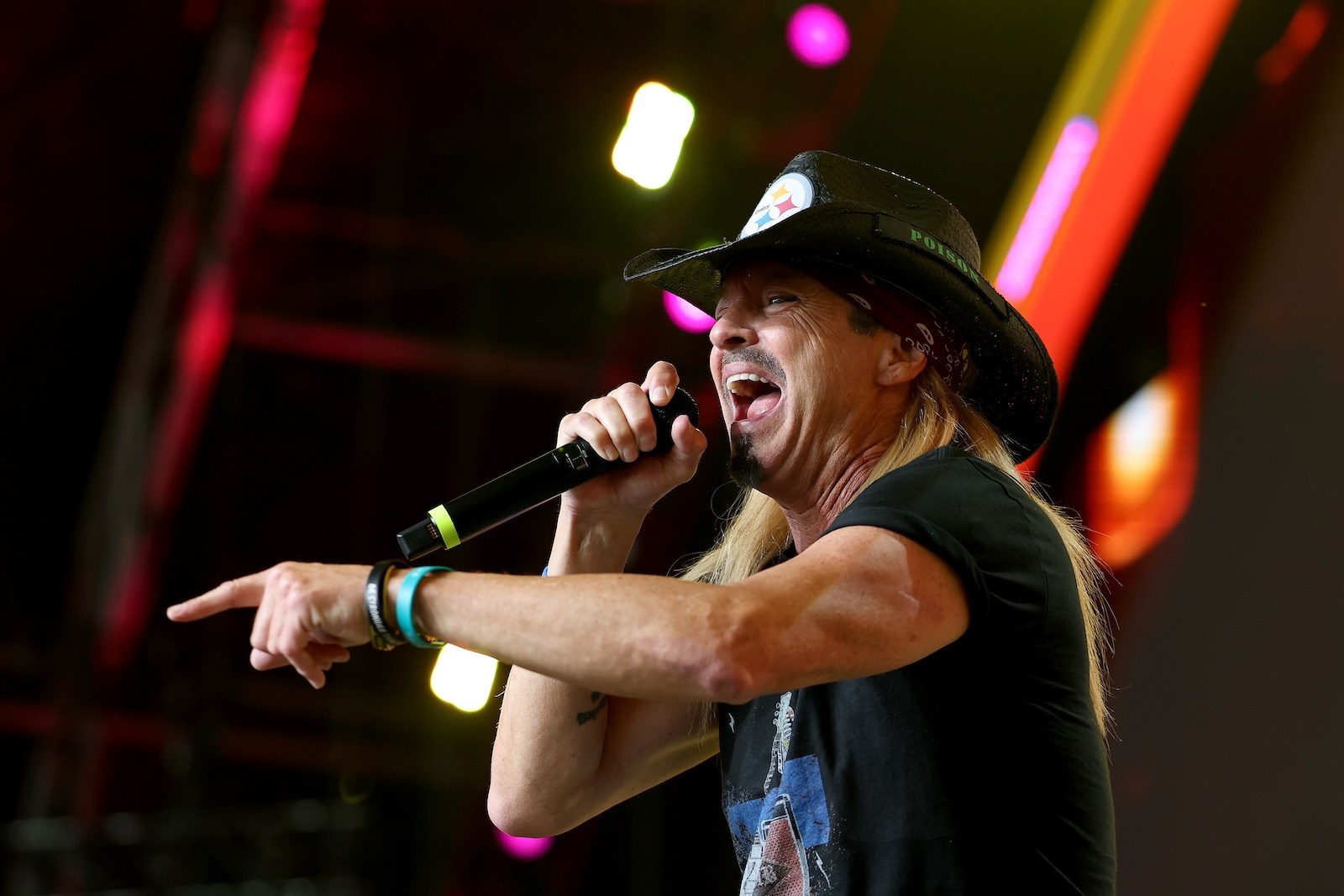 Bret Michaels Reveals Trip From Stage to Surgery