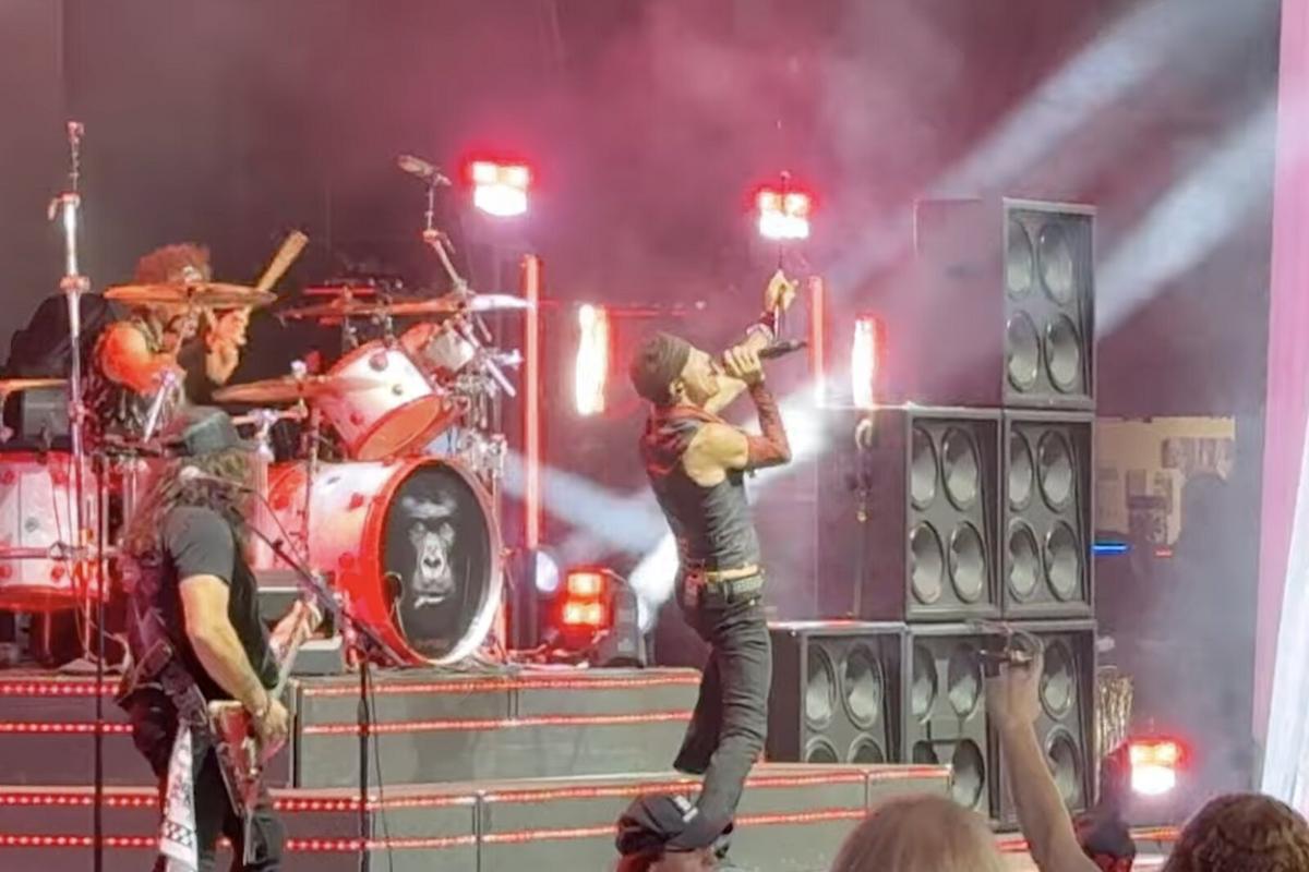 Watch Extreme Honor Ozzy Osbourne With Musical Medley