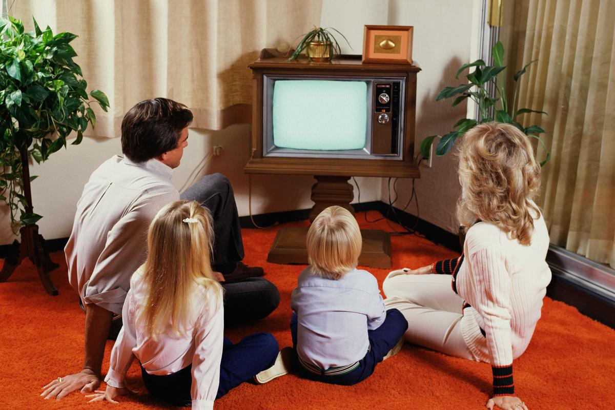 21 Things Every '70s Living Room Had (You Forgot These)