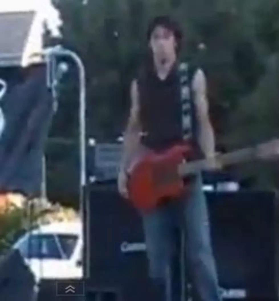 Guitar Hero To Guitar Zero! On Stage Move Goes Wrong [Video]