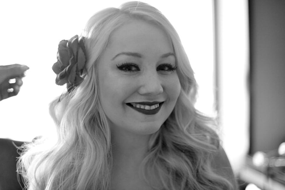 Raelynn Debuts ‘God Made Girls’ [Video]