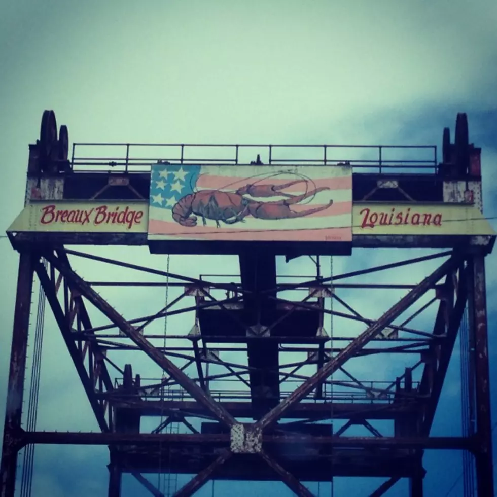 Mysterious Love Banner for ‘Savanna’ Pops Up in Breaux Bridge [Photo]