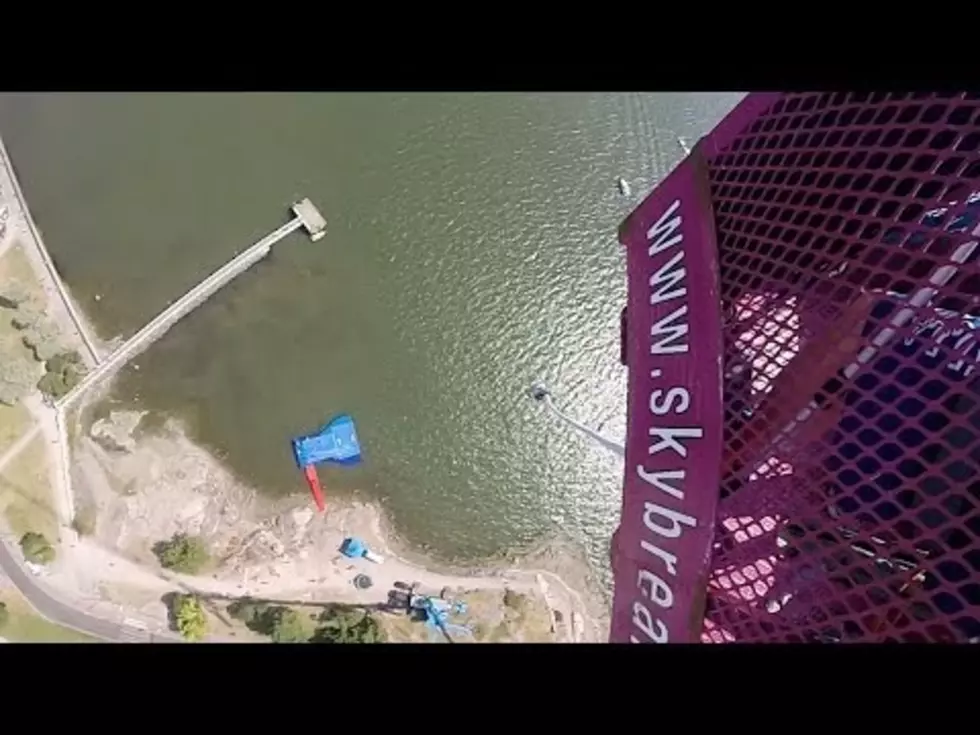 World&#8217;s Oldest Female Bungee Jumper is 95 Years Old [Video]