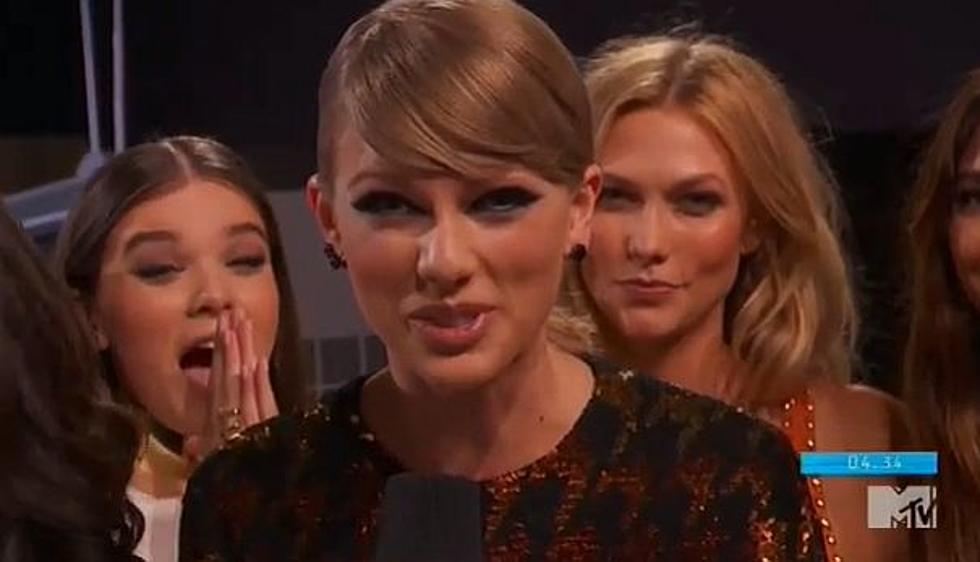 Someone Possibly, Definitely Farted On-Air While Taylor Swift Introduced Her New Video At The VMAs [Video]