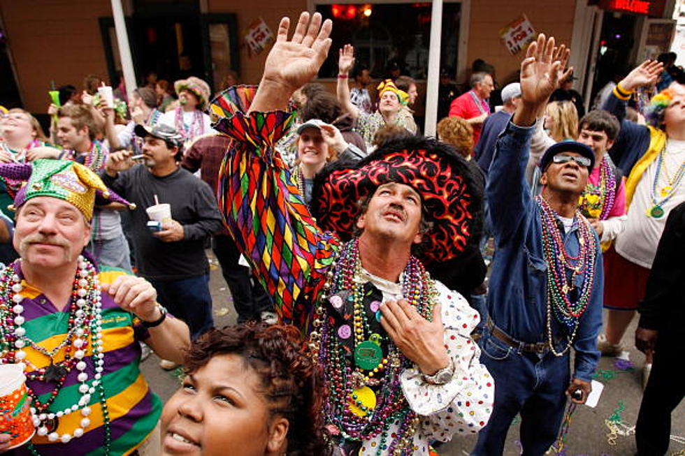 Peyton Manning Goes Incognito in French Quarter for Mardi Gras