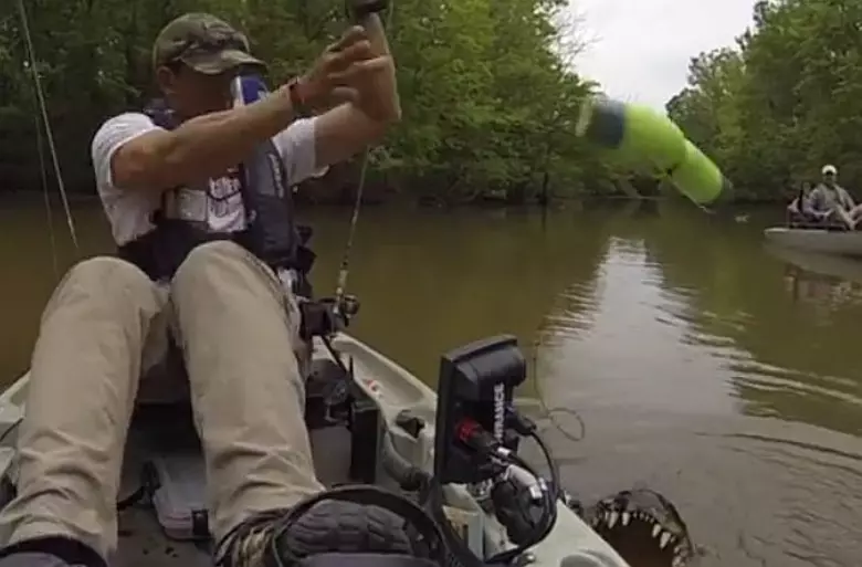 Lake Fausse Point Kayaker Pulls Up Catfish Noodle To Find Huge Alligator On  The Line! [Video]