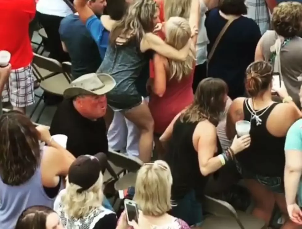 Man Hilariously Lip-Syncs &#8216;Little Red Wagon&#8217; At Miranda Lambert Concert [Video]