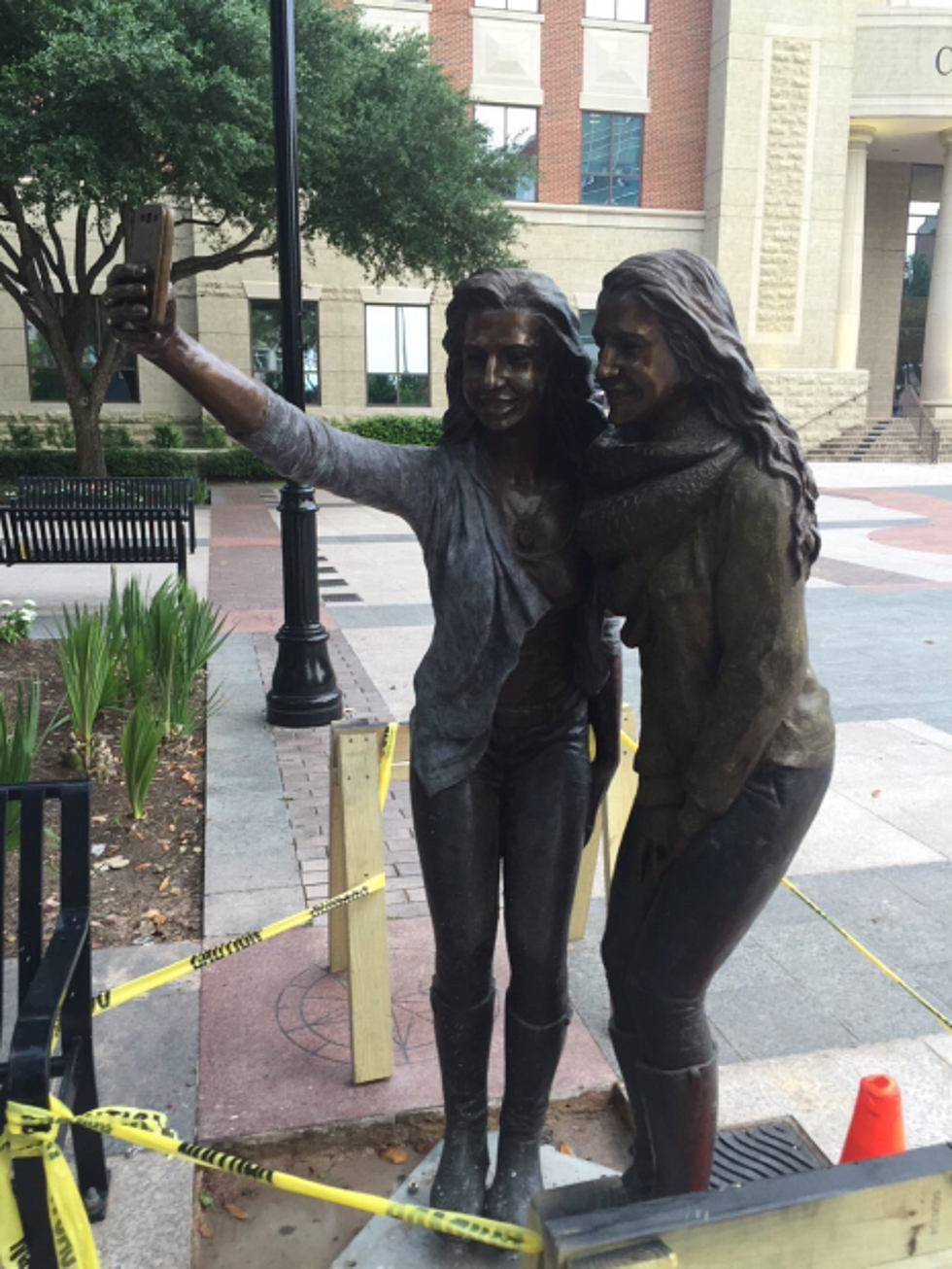 Sugar Land, Texas Erects Statue of Girls Taking Selfie