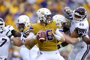 Miles Says Etling Ready For SEC Road Trip