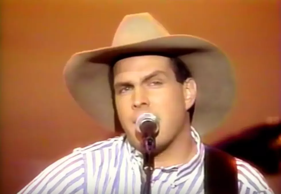 Watch Some New Singer Named Garth Brooks Perform Much Too Young (To Feel This Damn Old) In 1989 [Video]