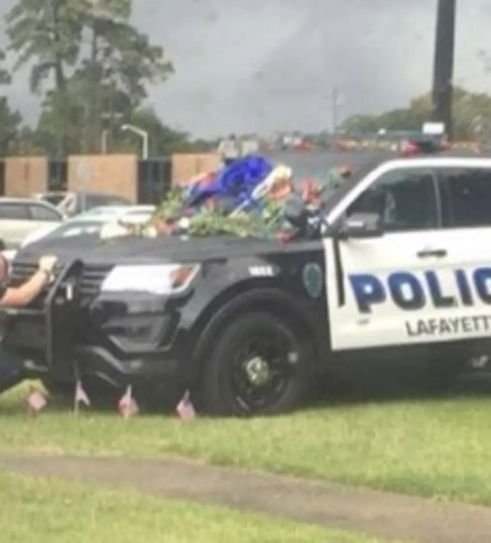 Local Woman Takes Heartbreaking Picture Of Lafayette Officer Mourning Slain Comrade