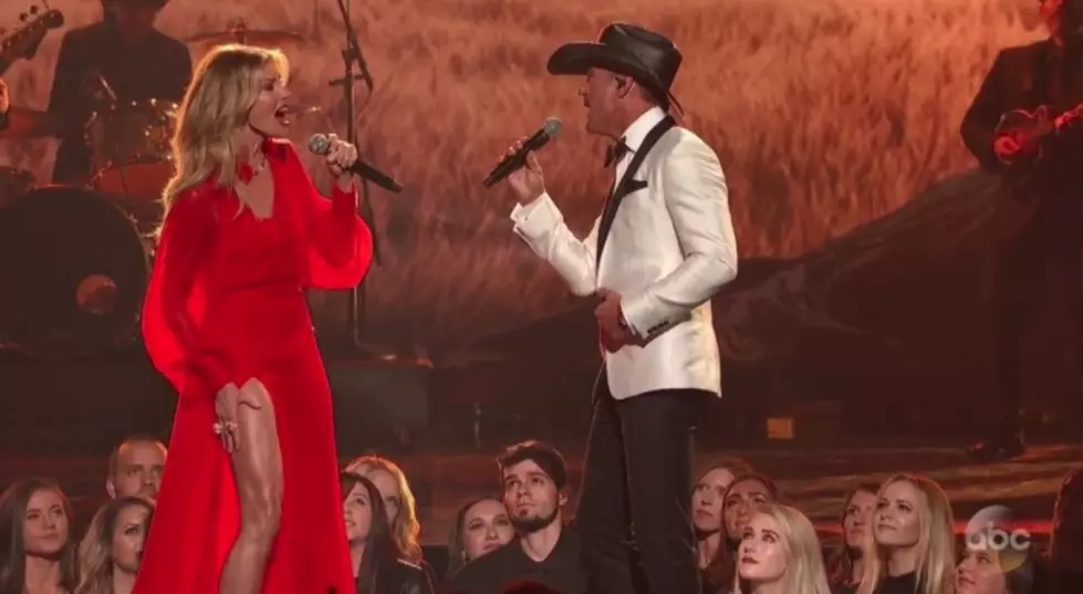 Faith Hill’s Leg Now Has Its Own Twitter Profile