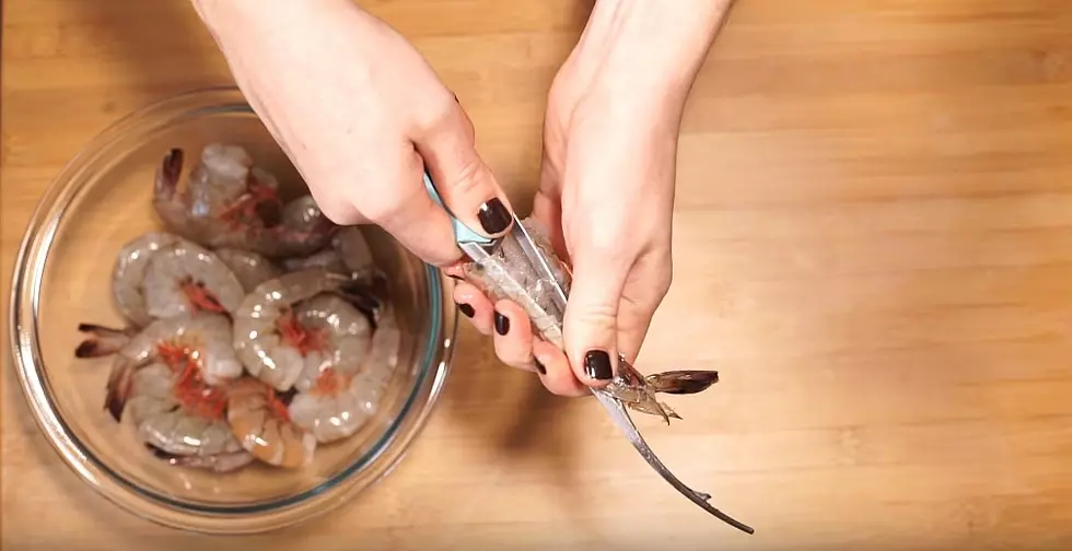 The Frogmore Shrimp Cleaner Could Change How You Cook Shrimp Forever [Video]