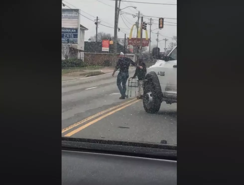 Georgia Motorist Stops Traffic To Help Elderly Man Cross The Road