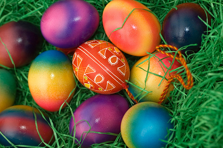 new ways to color easter eggs