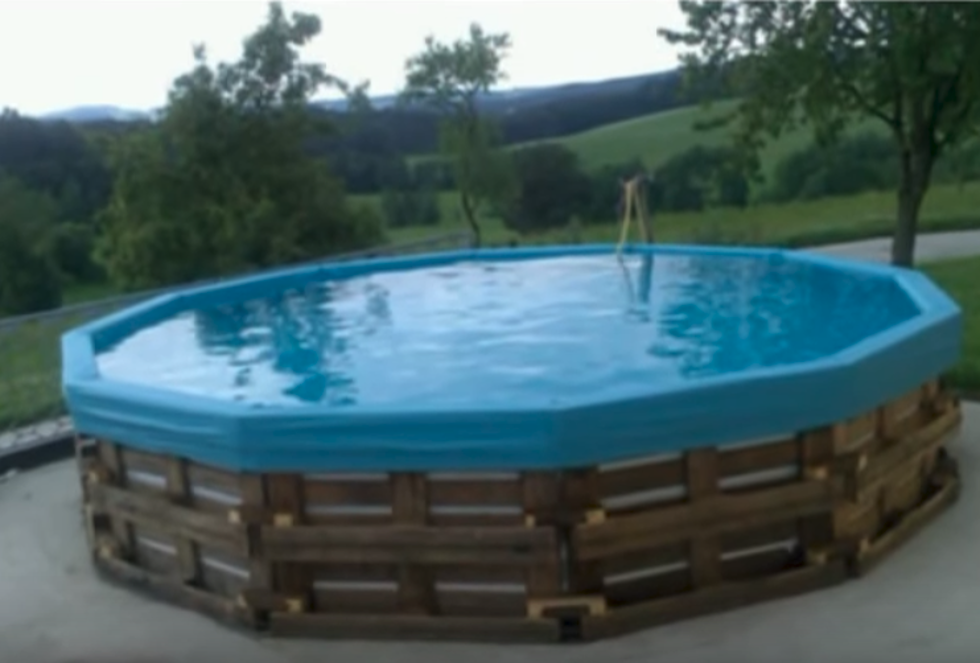 People Are Making Pools Out Of Pallets And Here's How To Do It