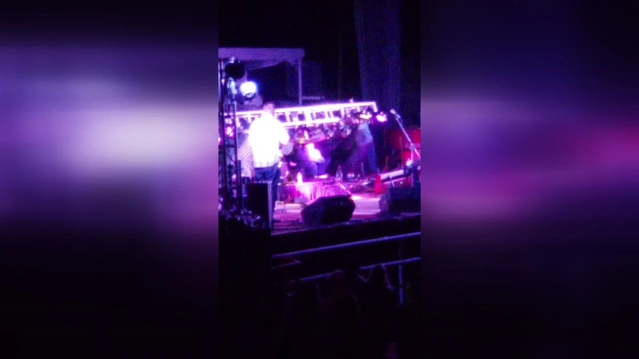Tracy Byrd's Band Member Injured When Stage Lighting Collapses