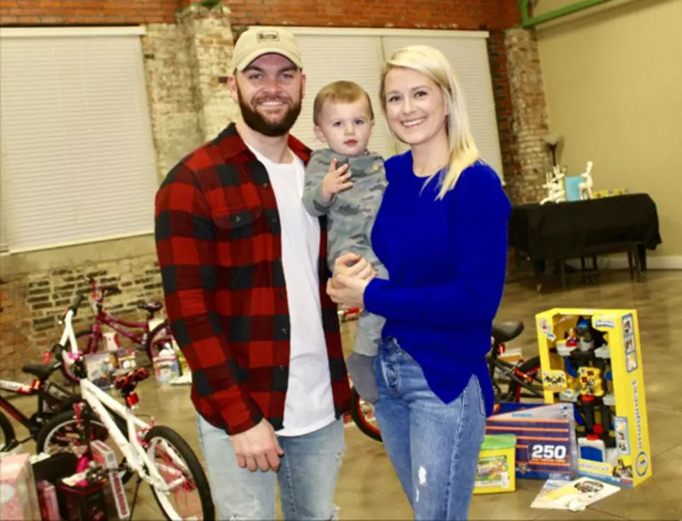 Dylan Scott Spreads Christmas Joy to 70 Louisiana Families