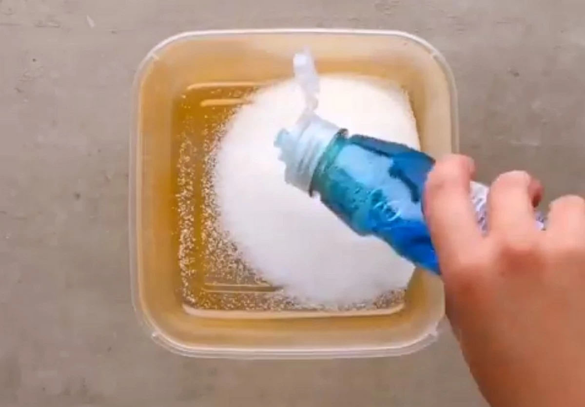 Cleaning Hack Makes Stained Plastic Food Containers Look New