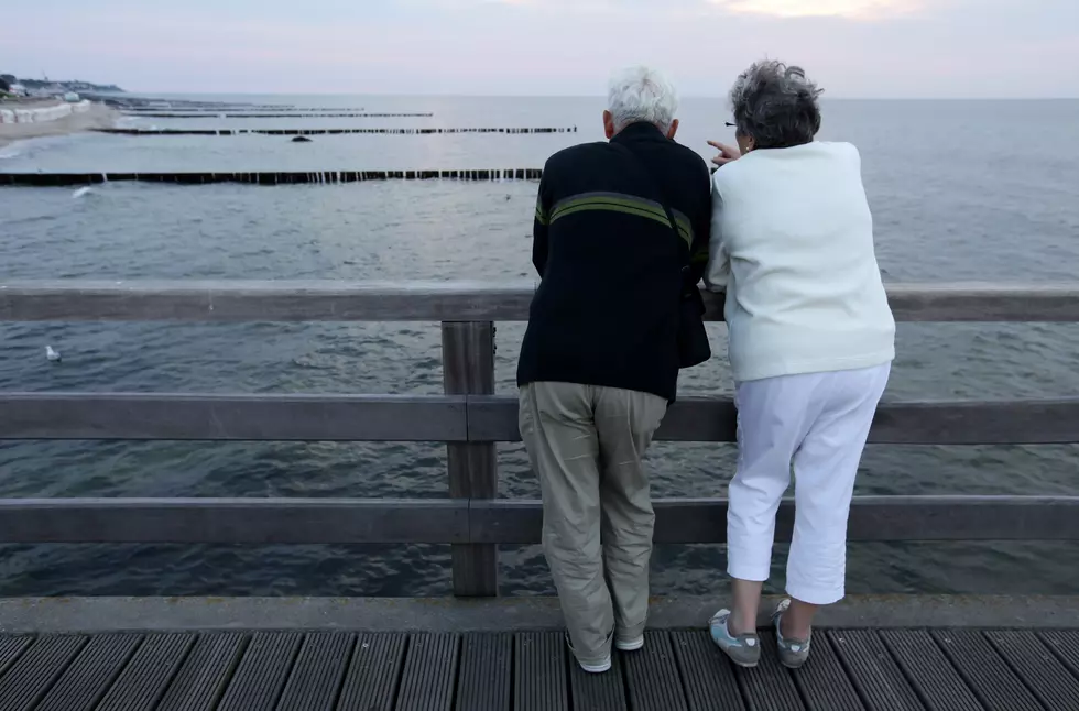 Youths Help Elderly Man With Last Wish at Beach [VIDEO]